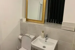 4Bed House - Direct links into Central London - Image 4