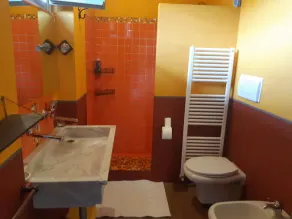 Rustikales Einfamilienhaus mit exklusivem Pool und großem Privatgarten - Image 4