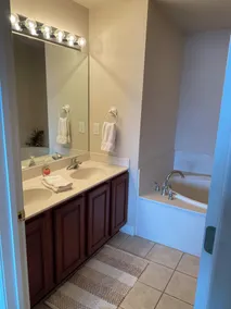 Lakefront Condo 4109 Towers! Walkin Level, Elevators! Indoor/Outdoor Pools! - Image 3
