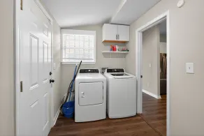 Spacious 3br Mozley Park Home With Fenced Yard 3 Bedroom Home - Image 2