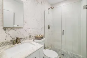 Williamsburg Brooklyn NYC! 4 BED 3.5 BATH Triplex Townhouse APT w Private Garden - Image 3