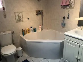 Maison Avec Grande Piscine Individuelle - Image 2