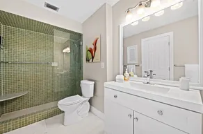 Newly renovated classic villa in exclusive neighborhood. - Image 3