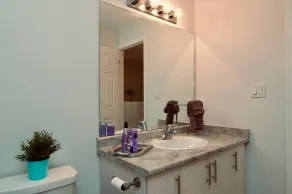 Luxurious 2 Bedroom Townhouse - Image 2