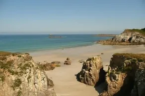 Maison spacieuse et lumineuse avec vue mer panoramique sur la plage à 100m - Image 4