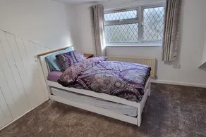 3 Bedroom House in Central Rochdale cul-de-sac Free Parking & Fast Wi-Fi - Image 5