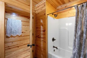 Trail's End: Sleeps 4, Creekside, Hot tub, Pet Friendly, Wi-Fi - Image 4
