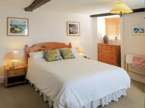 4 bedroom accommodation in Bude - Image 4