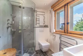 Two bedroom apartment, recently renovated with great style.<br><br>The apartment is distributed as follo - Image 2