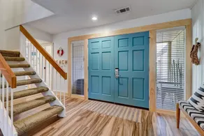 3-BR Beach Wood Villa - Only 4-Minute Stroll to Ocean! - Image 2