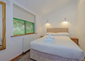 A superbly appointed impressive two storey luxury lodge. - Image 3