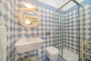 Elegant apartment with swimming pool and beautiful view of the harbor. - Image 3
