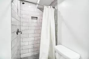 4BR+Parking central townhouse walk to metro&shops - Image 2