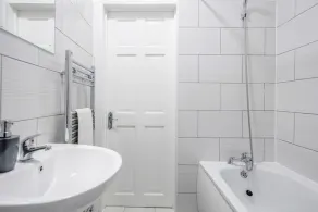 Stunning Top 2 Bed Flat Tilbury Central Location - Image 3