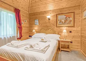 3 bedroom accommodation in Tilford, Farnham - Image 4