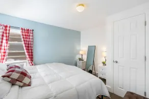 King Bed | Private Parking | Strong WiFi - Image 4
