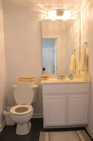 Centrally located, spacious, fully equipped townhome. Dog Friendly! - Image 2
