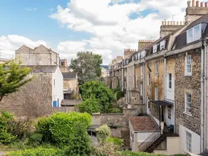 Stunning 2 bed townhouse in city centre - Pass the Keys - Image 2