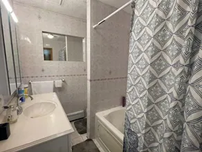 Cheerful 2-Bedroom Home With On Premises Parking - Image 2