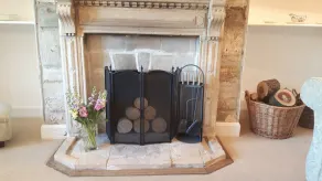 Beautiful Cotswolds farm house with period features and a beautiful garden. - Image 2