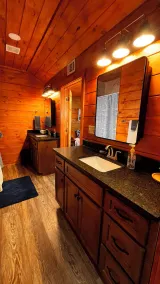 Hyggeligt Log Cabin Lake House - The Sunset Cabin - Image 4