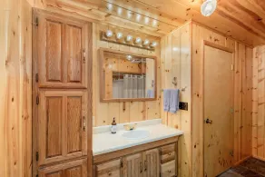 All About The Lake 4 Bedroom Home by NW Comfy Cabins by RedAwning - Image 2