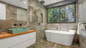 Grottamare - Stylish Lennox Head Village Holiday Home - Image 3
