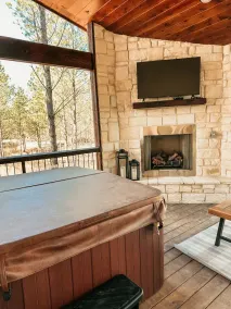 Dreamcatcher Cottage- A Luxurious Romantic Escape in Hochatown - Image 2