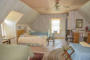 Retreat on 11 Acres for Groups with a Labyrinth, Firepit, Trails - Image 4