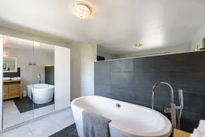 Villa-Baño en la habitacion-Vista a la Piscina-4 étoiles - Image 5