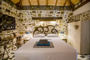 Artemis Goddess Nest - Aquatic Getaway - Image 5