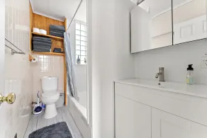 Victorian With An Amazing Location, Incredible Yard With Private outdoor Hot tub - Image 2