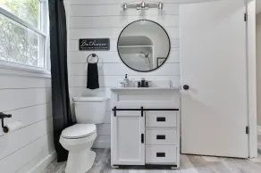 Football Hall of Fame Hideaway: Cozy & Convenient  - Image 5