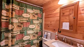 Smith's Point Retreat on Lake Winnipesaukee with indoor pool! - Image 4