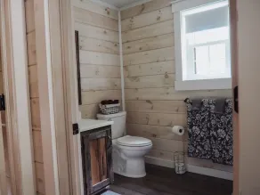 Cabin Retreat on quiet back road in Amish Country - Image 3