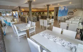 Club Aperion Beach hotel - Image 4