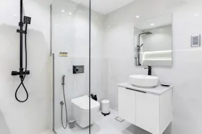 Silkhaus Vacation Homes modern studio in Liberty House - Image 4