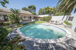 Villa Sauvignon – Modern Home with Heated Pool, Outdoor Kitchen & Mountain Views - Image 5
