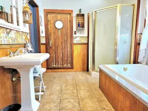 CAPTAIN'S CAPTAIN-Waterfront House - Image 2