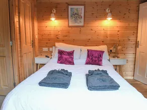Astbury Falls Luxury Retreats - Image 4