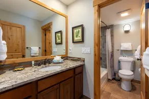 Private Balcony w/ Mountain View, Close to Shuttle & Walk to Lakeside Village - Image 5