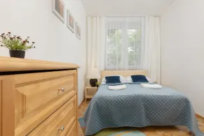 Bright Apartment for 4 People | Near the Park & Underground Station - Image 5