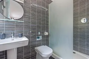 A stunning contemporary Cornish home boasting superb coastal views, swimming pool & sauna - Image 4