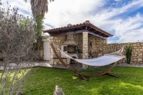 Luxurious Greek Villa with pool and facilities - Image 4