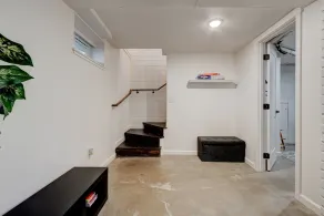Updated home in Vancouver. King bed. - Image 2