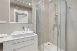 Stylish Apartment | Parking, Balcony, Close to the Beach - Image 2