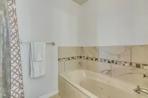 Grande maison (1 700 pieds carrés) qui accepte les animaux domestiques, à 2 minutes à pied du quartier privé de Palm Beach - Image 3