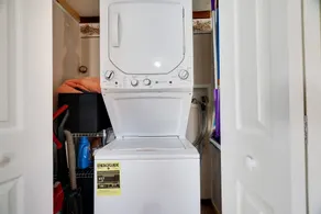 Cozy Comfort, AC, Wi-Fi, TV, Deck, BBQ, 4min walk to pool, close to water park - Image 4