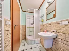 Bonito apartamento en villa para 4 personas con WIFI, piscina, TV, patio y mascotas permitida - Image 2