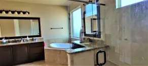 Luxurious 3700 sqft 4 beds, 3.5 bath, office, game and media room - Image 5